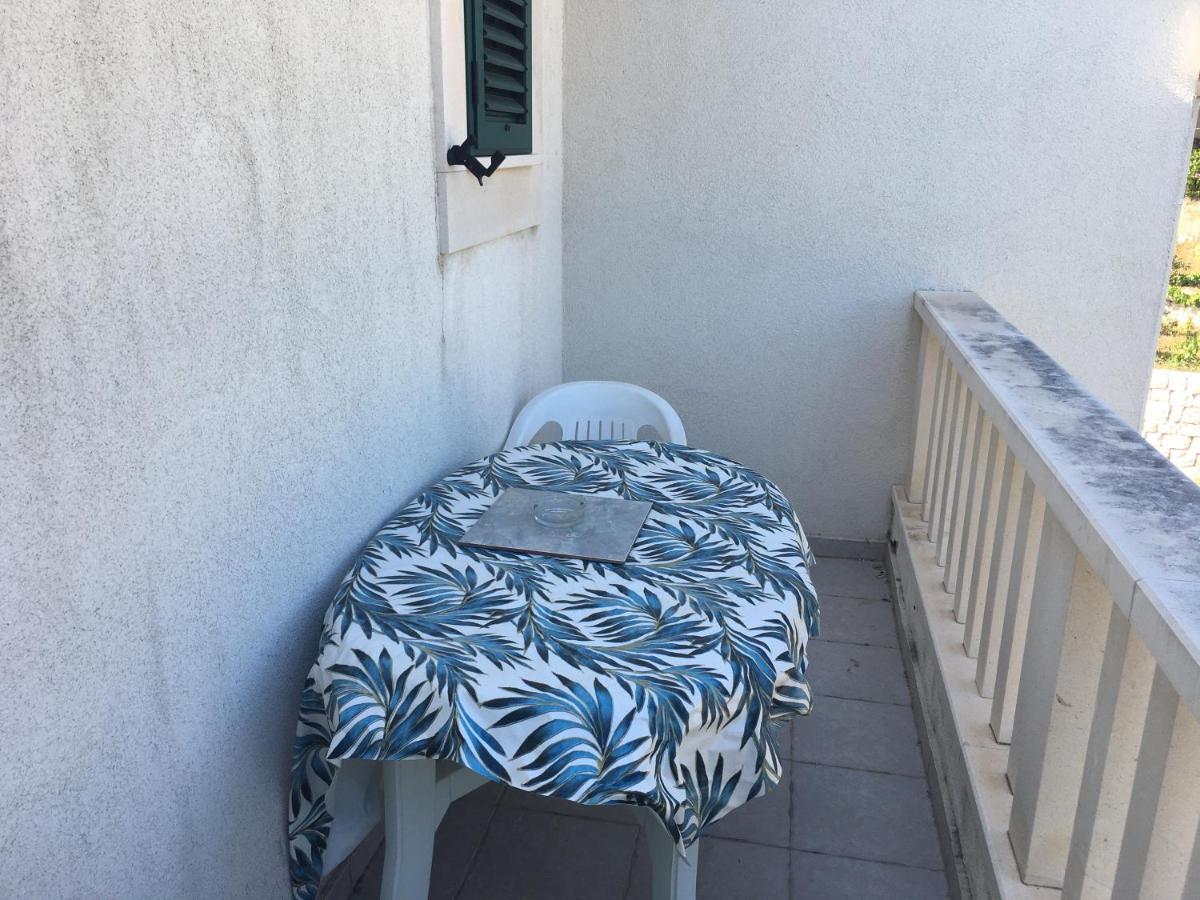 Apartmani Domenika Zuljana Exterior photo