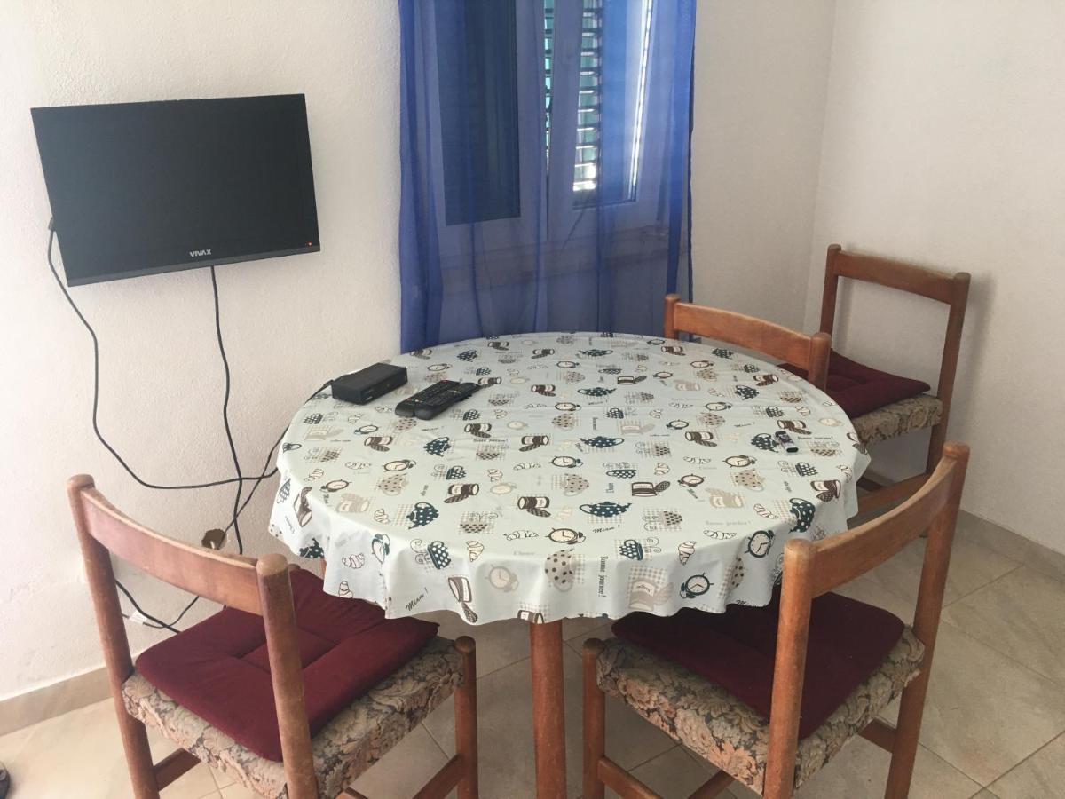 Apartmani Domenika Zuljana Exterior photo
